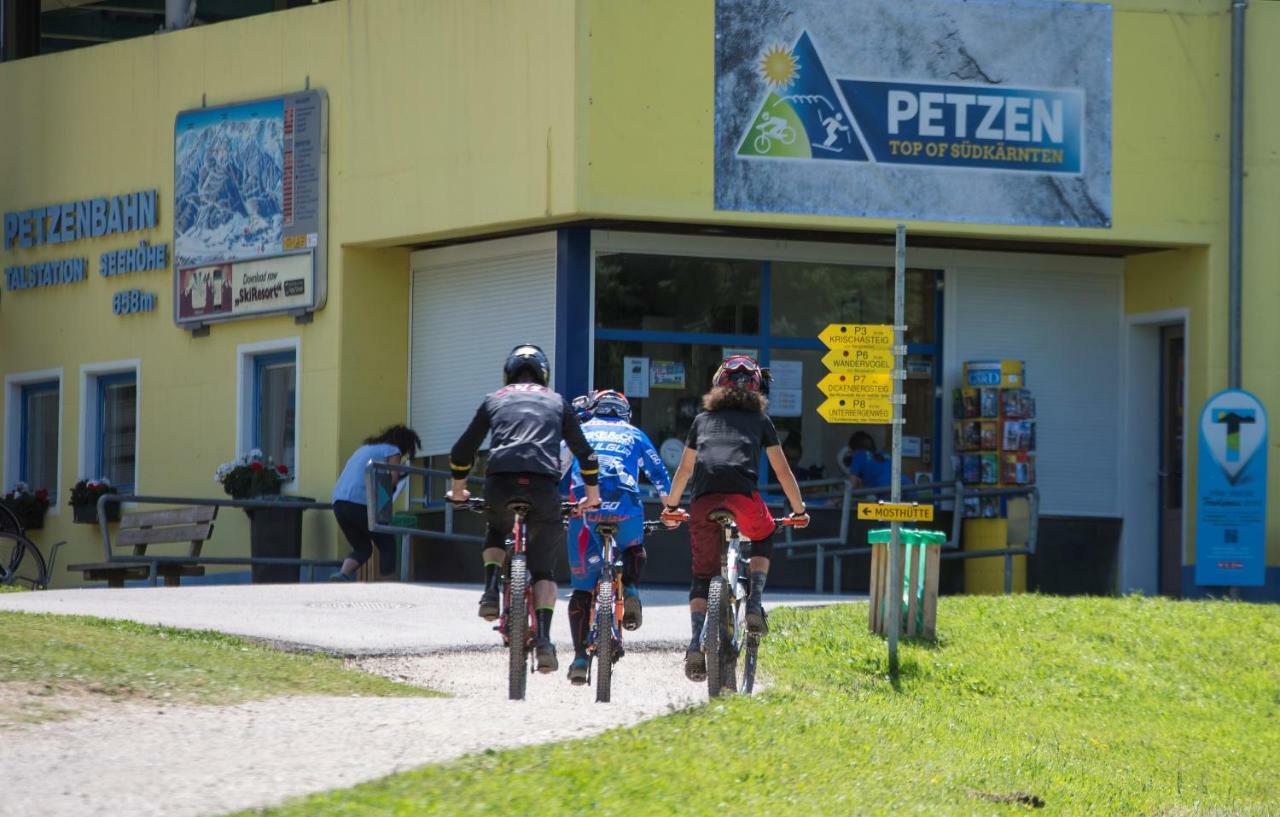 Chaletpark Petzen Feistritz ob Bleiburg Exterior photo